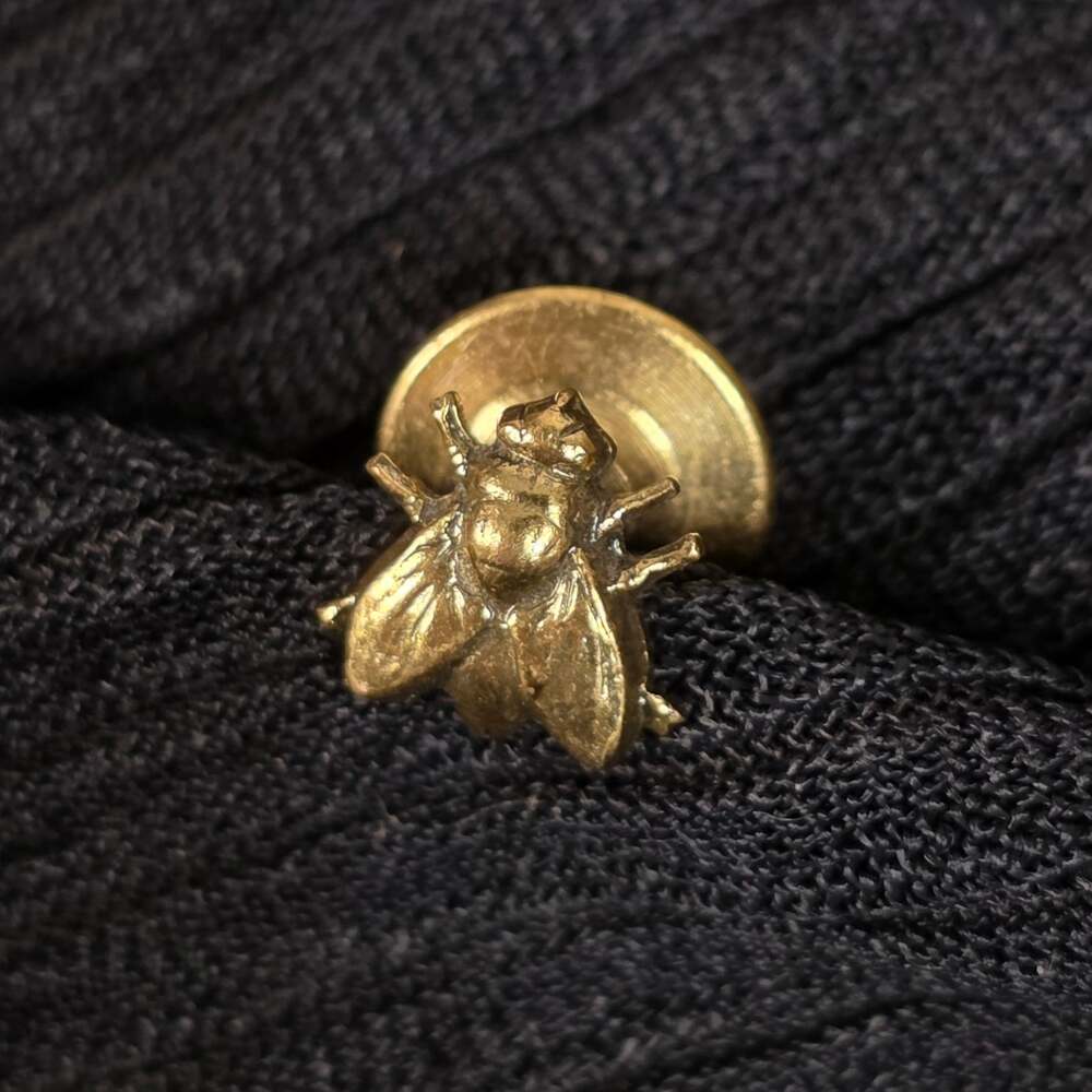 Vintage Gold Tone Fly Tie Tack Lapel Pin Insect Bug Novelty Jewelry